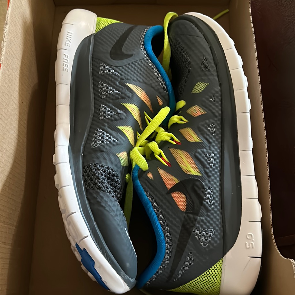Nike Free 5.0 Running Shoes Boys Size 3.5